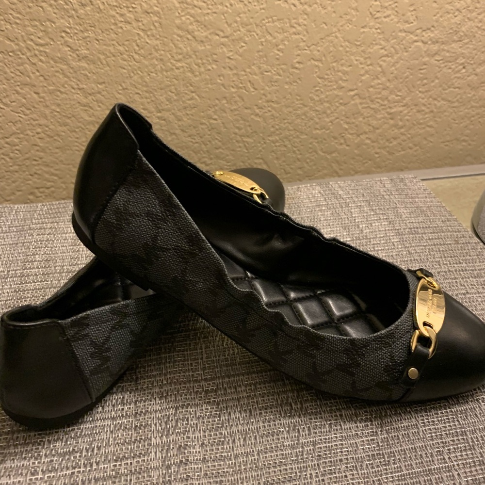 Michael Kors Flat Signature Print with Gold Tone Name Plate New without Box